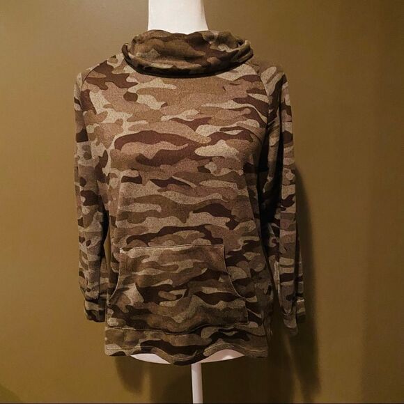 Runway Ready Couture Camo Shirt Size Large - Picture 2 of 12